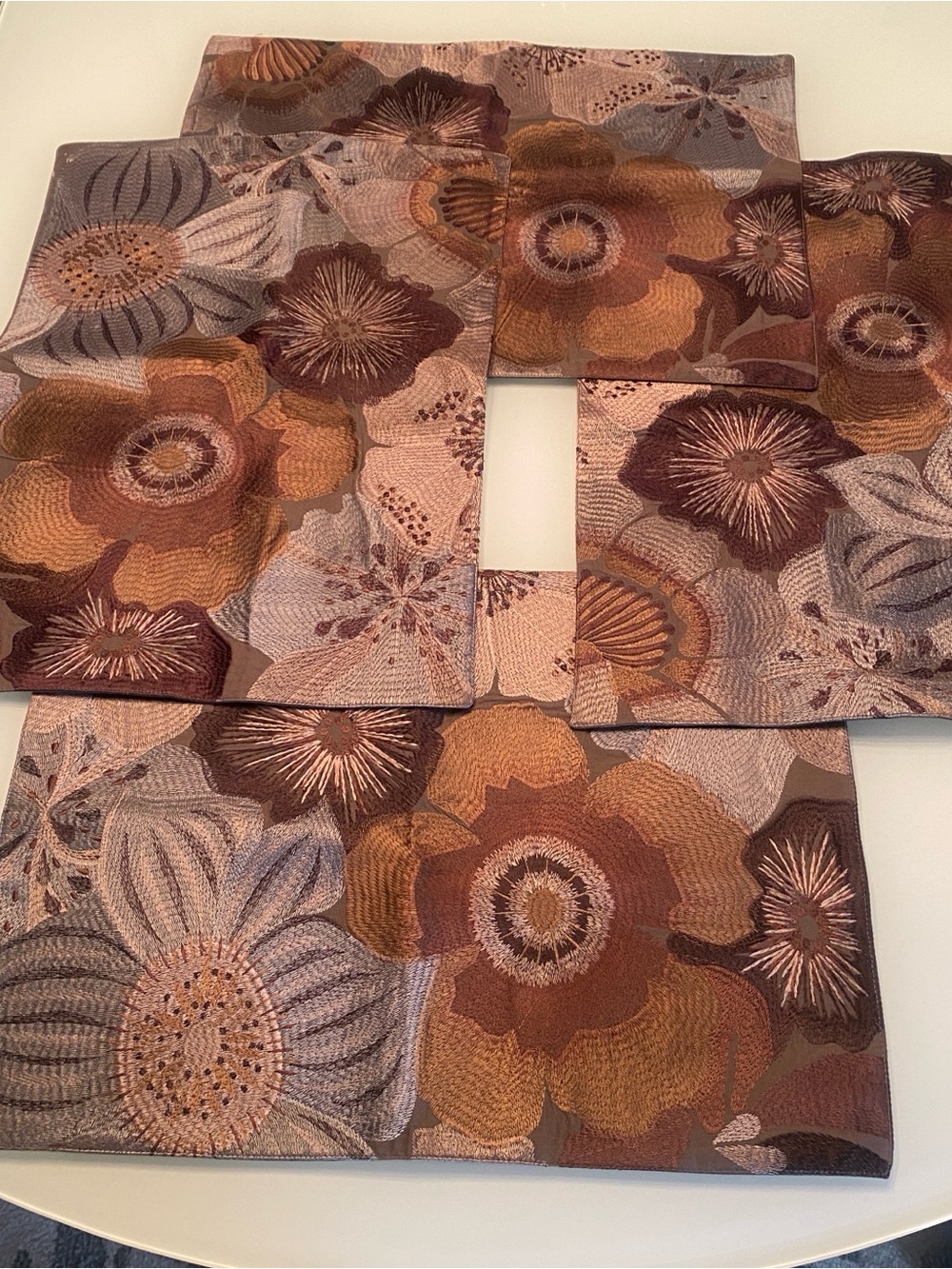 Crate & Barrel Ashlyn Embroidered Floral Placemats Set of 4 Brown Taupe 19.5x14